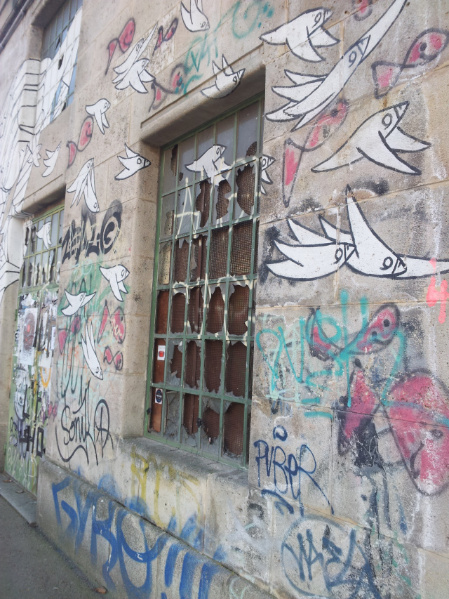 Die stilgebenden Künstler hinter diesem Graffiti sind übrigens die New Yorker Street Artists Aakaash und Know Hope. 