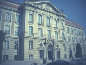 Und das alte Universitäts-Hauptgebäude.