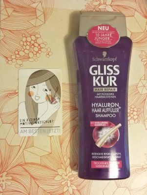 Das Gliss Kur Hyaluron Auffüller Shampoo habe ich bereits probiert. Das Ergebnis: Geschmeidiges Haar ohne verfilzte Stellen.