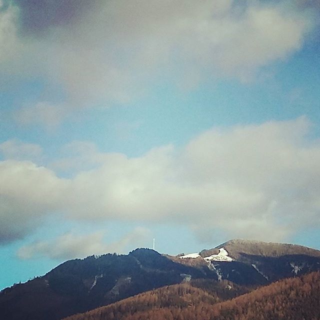 Ostern Zuhause: Reichhaltige Osterjause, Freunde besuchen und die Aussicht auf verschneite Bergspitzen genießen! 😊 Wünsch euch allen frohe Ostern! 🐰🐰🐰 #ostern #easter #viewoftheday #leoben #igersstyria #mountains